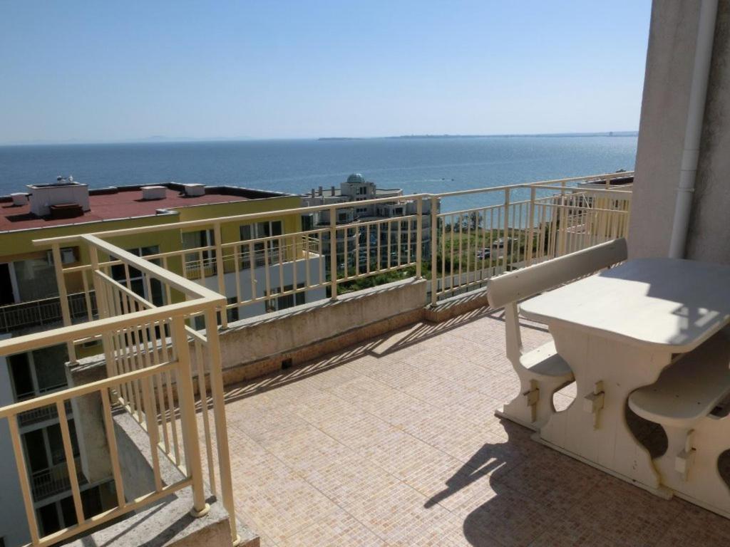 2 Bedroom Imperial Apartment With Panoramic Sea Views, Свети-Влас Экстерьер фото
